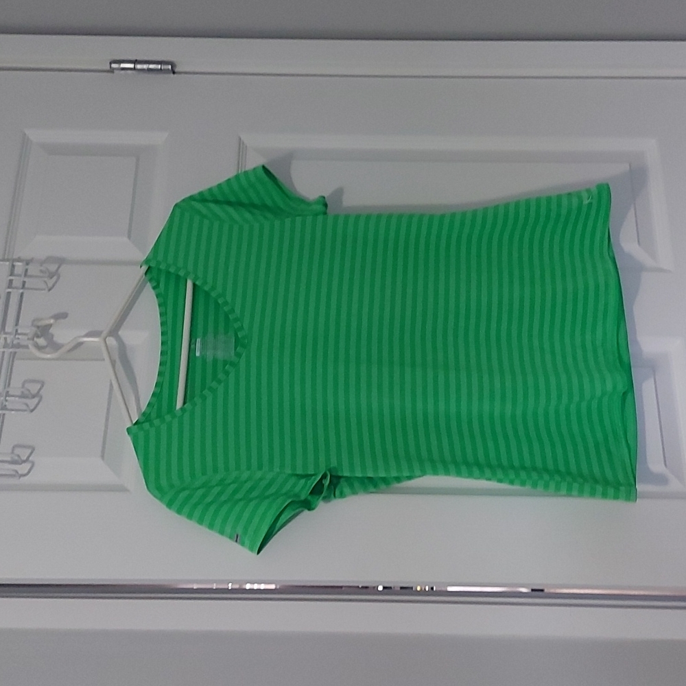 Danskin Now semi fitted tshirt